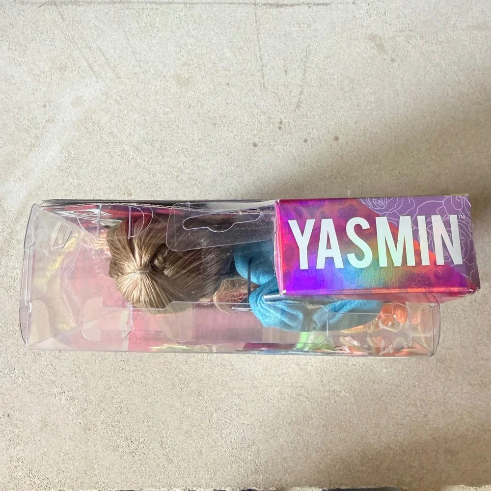 Bratz Study Abroad Yasmin Brazil Doll New in Box MGA Luggage Clothes Accessories